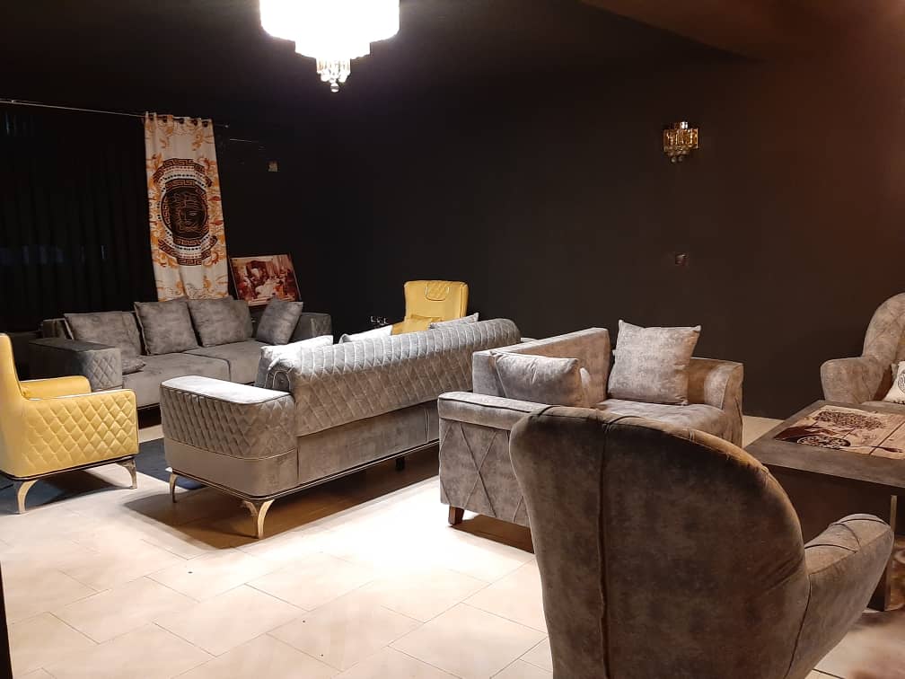 دارای 500متر فضای کافی شاپ و رستوران و …. دارای 500متر فضای کافی شاپ و رستوران و ….