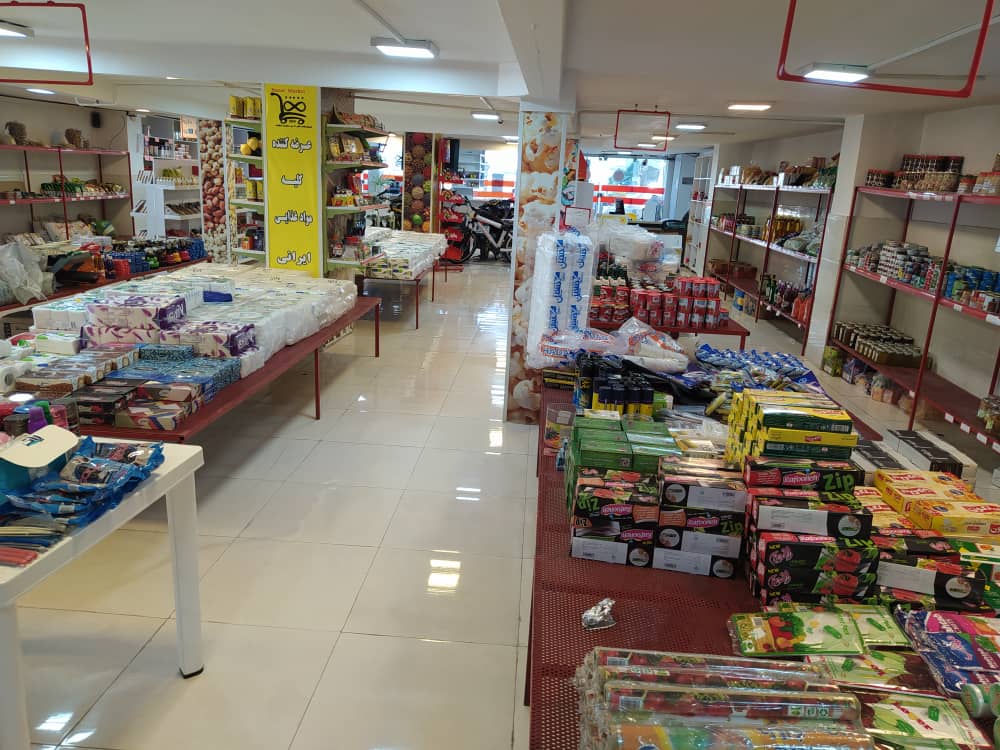 دارای 400متر فضای فروشگاهی و هایپری دارای 400متر فضای فروشگاهی و هایپری